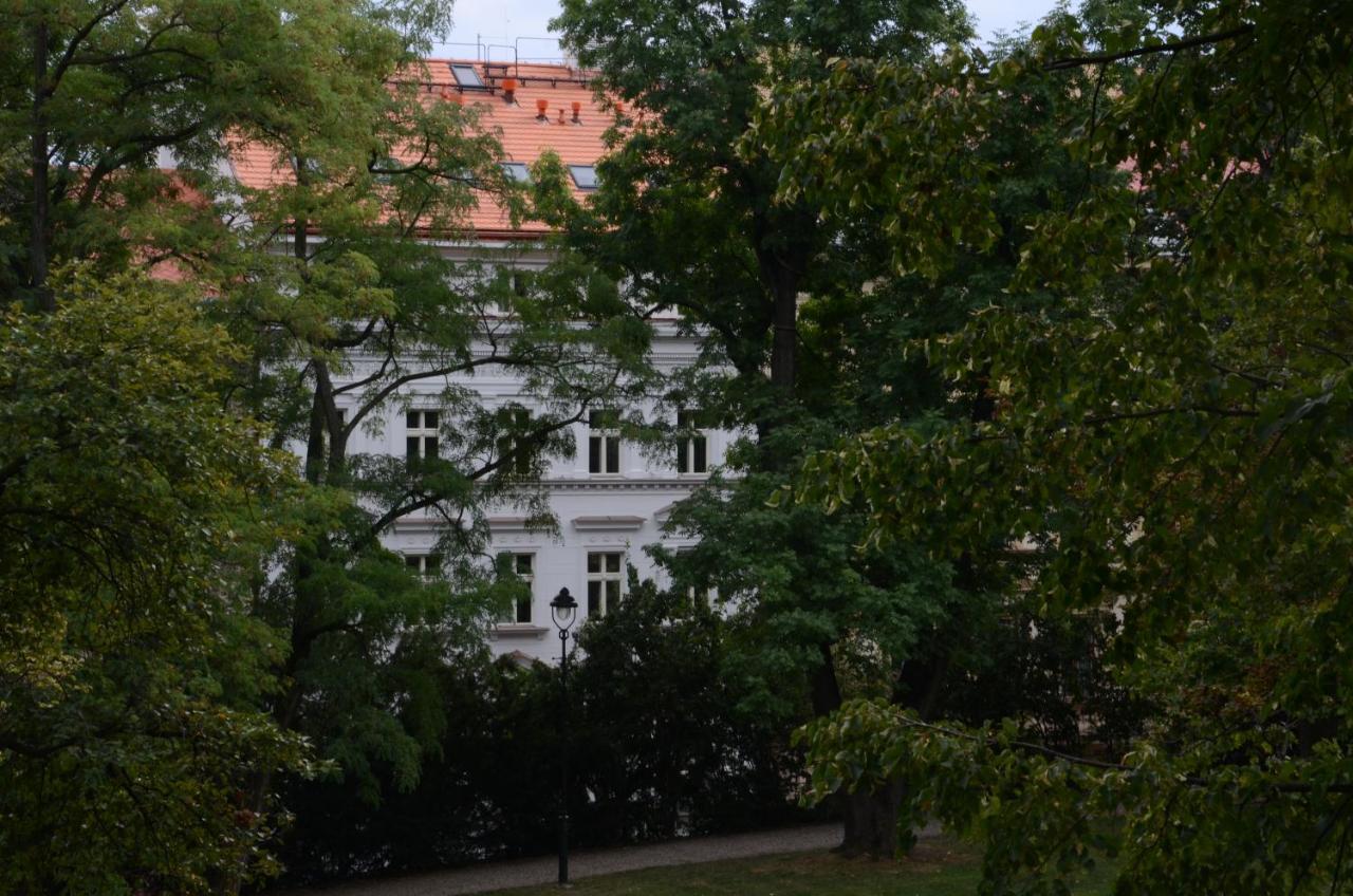 Chevron Hotel Prag Exterior foto